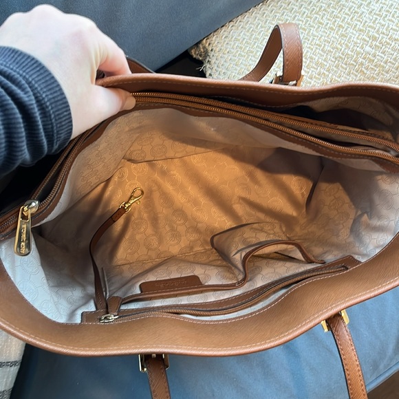 Michael Kors Large Jet Set Tote - Picture 6 of 7